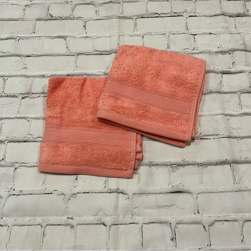 NEW DKNY Nottingham Coral Towel Set, 3 piece, color coral